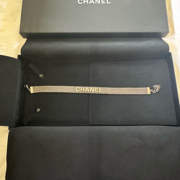 2013 Chanel choker gunmetal with Chanel logo - Picture 5 of 5